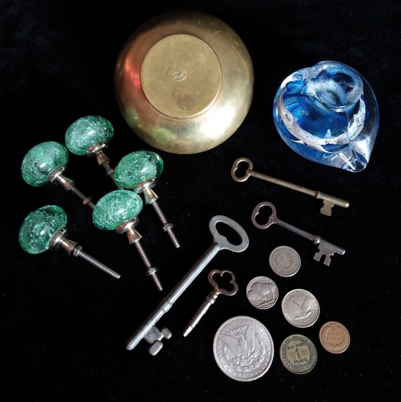 Grandpa's Vintage Antique Lot Glass Knobs Paperweight Trinket Dish Keys & Coins - Picture 9 of 16